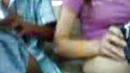 Pamer toket video ngocok sampai crot besar pengasuh bayi dijemput dan diperkosa