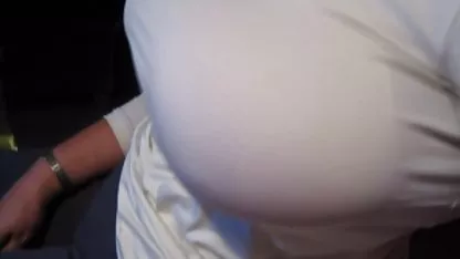 Empat orang muda yang sering bersemangat menjilat video nyepong muncrat dan jari